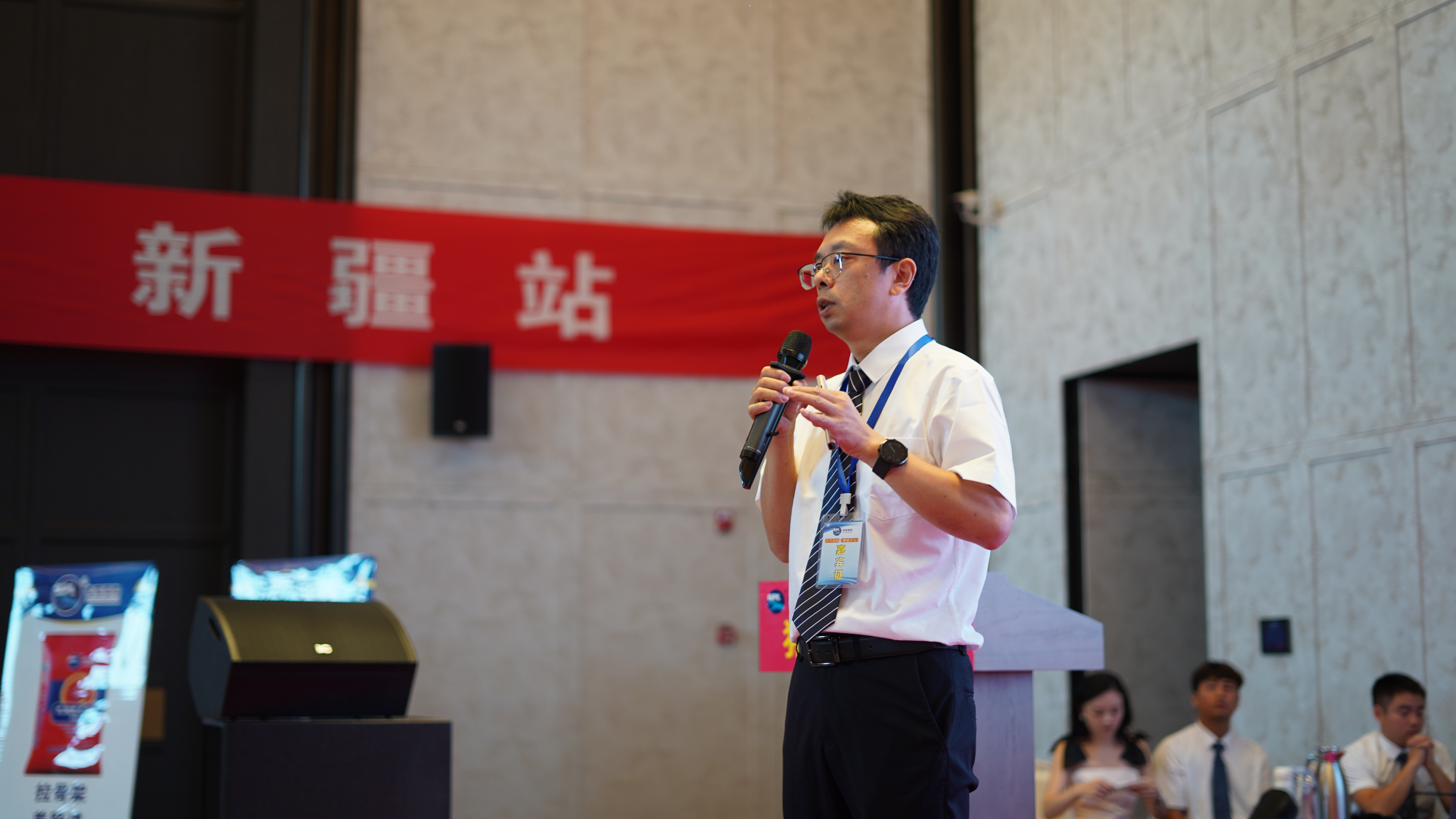 05d82ae542784d7fba8e224b72cc434a.jpg 罗宏.jpg